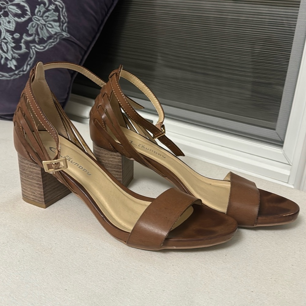 Chinese Laundry sandal, size 8